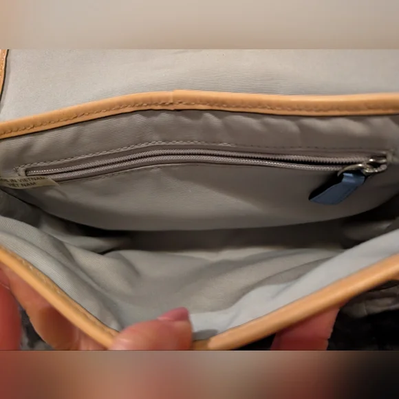 Coach patent Leather Quilted Blue and Tan Crossbody Bag In Good Shape! - Picture 7 of 11